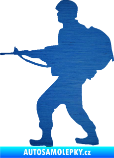 Samolepka Voják 016 levá škrábaný kov modrý